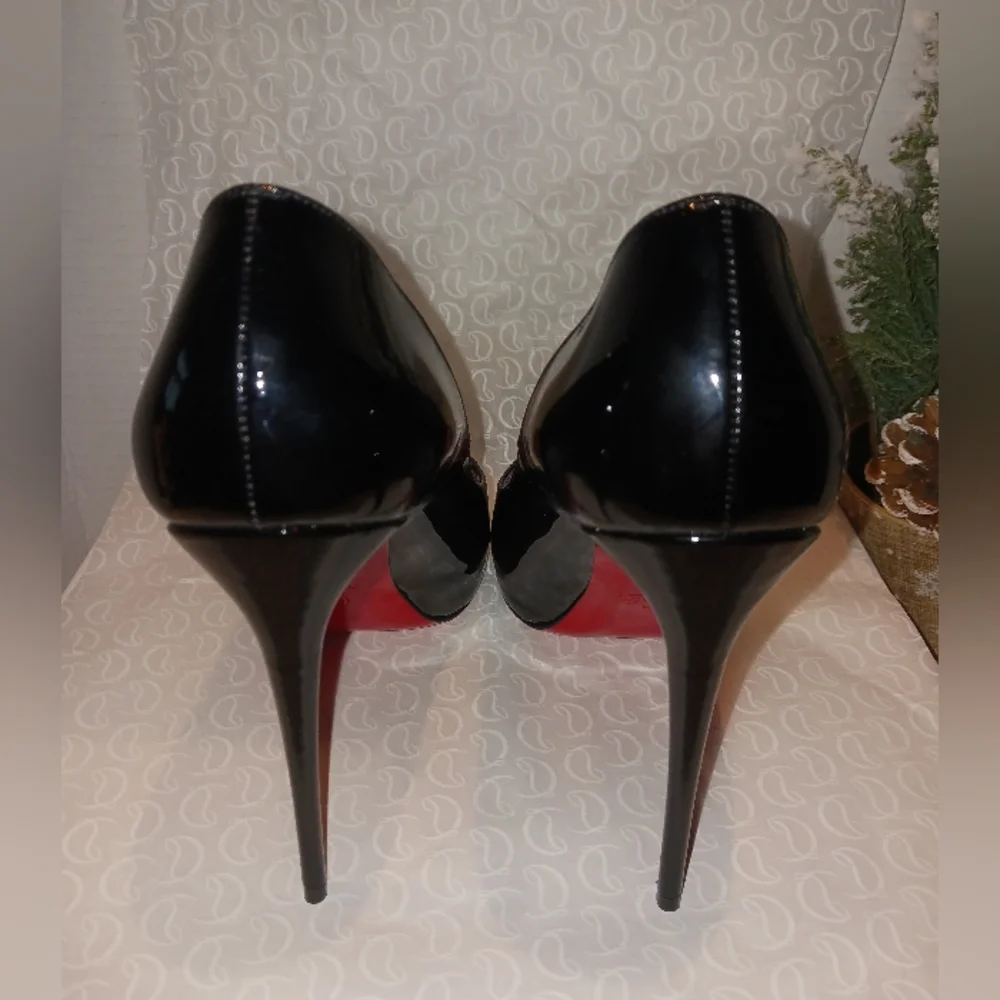 NWT Christian Louboutin - New Very Prive Heels